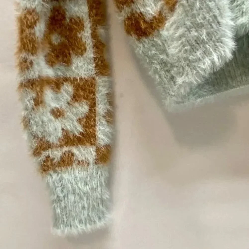 SO Fuzzy Sweater Women Med Mint + Brown‎ Floral Crop Goods For Life Long Sleeve
